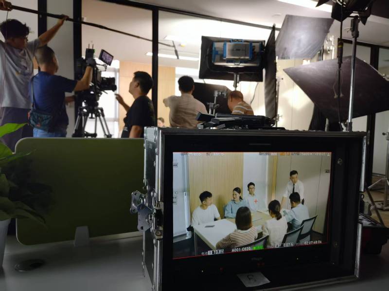 向阳区TVC拍摄公司：科技产品视觉化大师，诠释未来感与功能美学